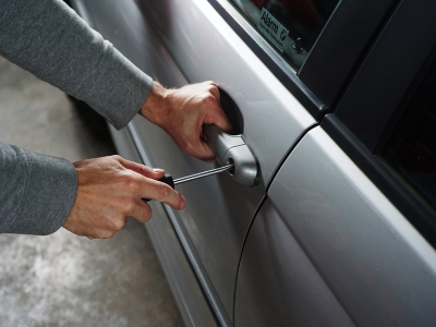 Cum să încerci să eviți furtul din mașină